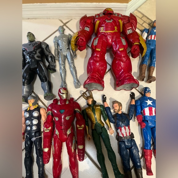 Action Figures - Picture 4 of 4